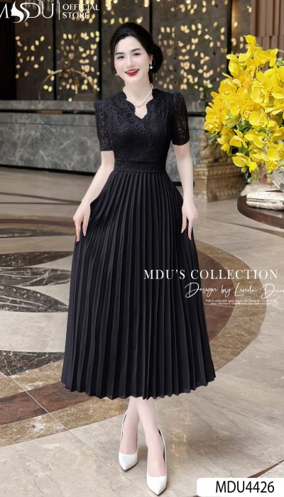 ÉLÉGANCE NOIRE – LACE AND PLEATED SOPHISTICATION | MDU4426