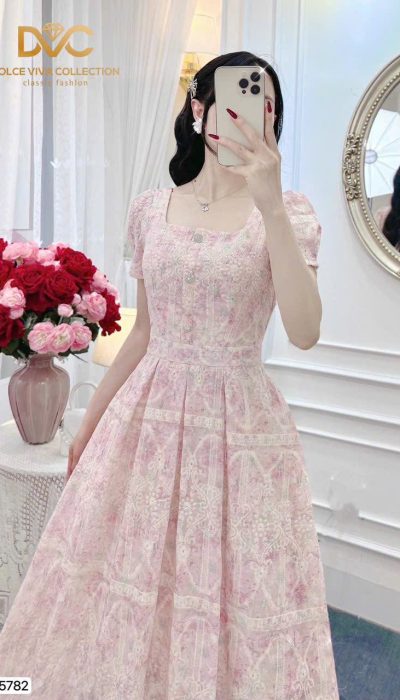 ROMANTIC BLOOM – ELEGANT & FEMININE | V5782