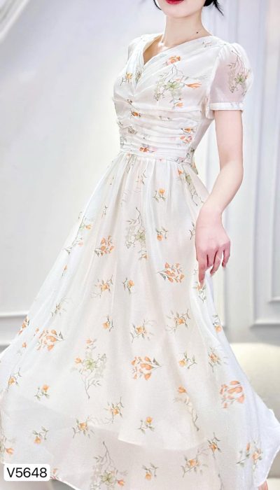 ÉCLAT DE FLEURS – A WHISPER OF BLOSSOMS AND GRACE | V5648