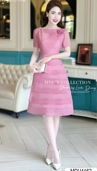 ÉLÉGANCE FLORALE – PLEATED PERFECTION IN PINK | MDU4162