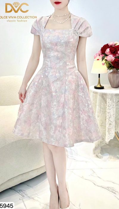 ÉCLAT DE ROSE – RADIANCE IN EVERY CURVE | V5945