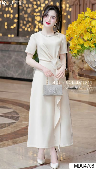 CRÈME D’ÉLÉGANCE – PURE GRACE IN A SOFT SCULPTED SILHOUETTE | MDU4708