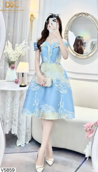 ✨ ROYAL ALLURE – LUSTROUS SKY PRINCESS GOWN | V5859