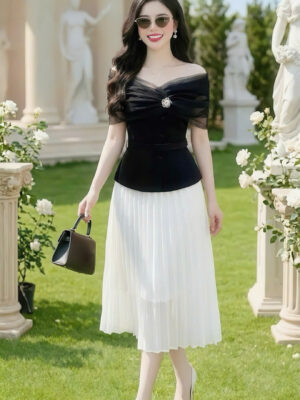The Parisian Monochrome Contrast Ensemble - DS8098